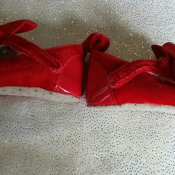 Old Navy Red Size 2 Velvet Look Shoes - Picture 5 of 5